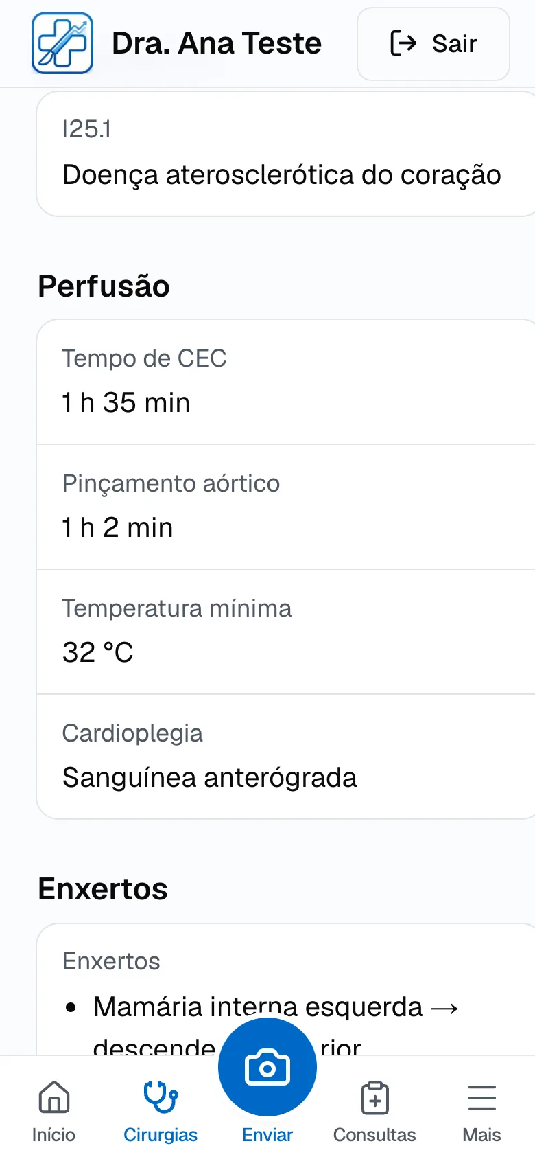 Detalhe de uma cirurgia cardíaca fictícia com as seções Perfusão e Enxertos